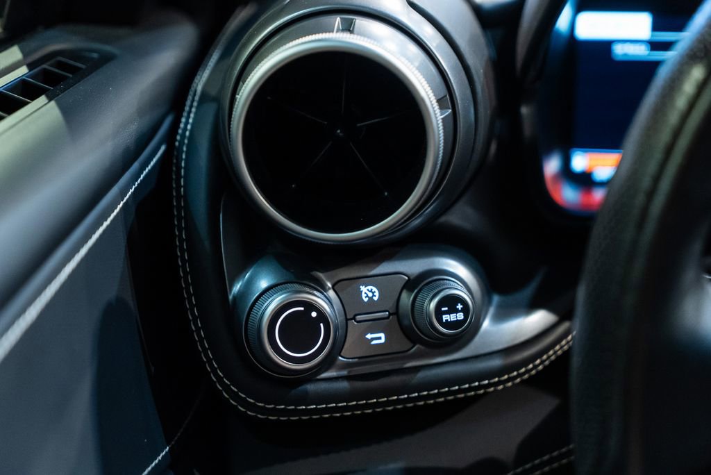 Used 2019 Ferrari GTC4Lusso AWD/4WD image 37