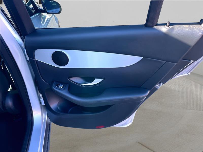 Used 2019 Mercedes-Benz GLC 300 image 22