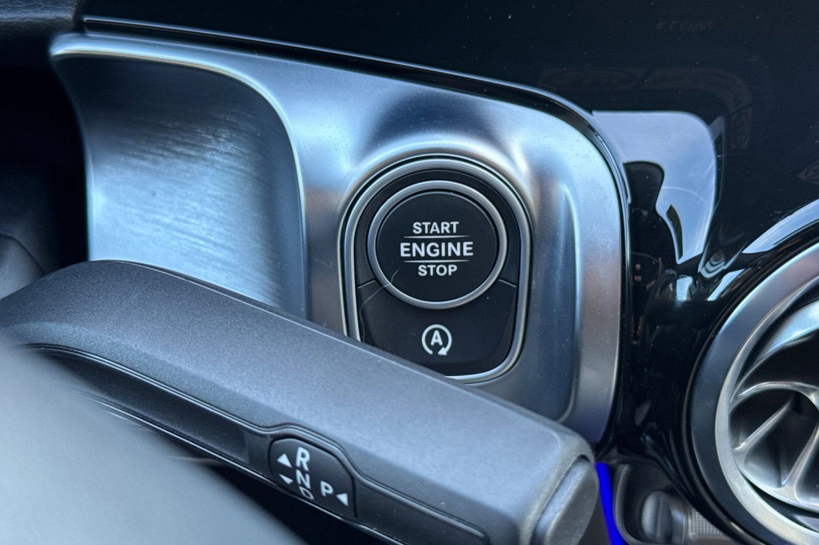 Certified 2025 Mercedes-Benz GLB 250 image 25