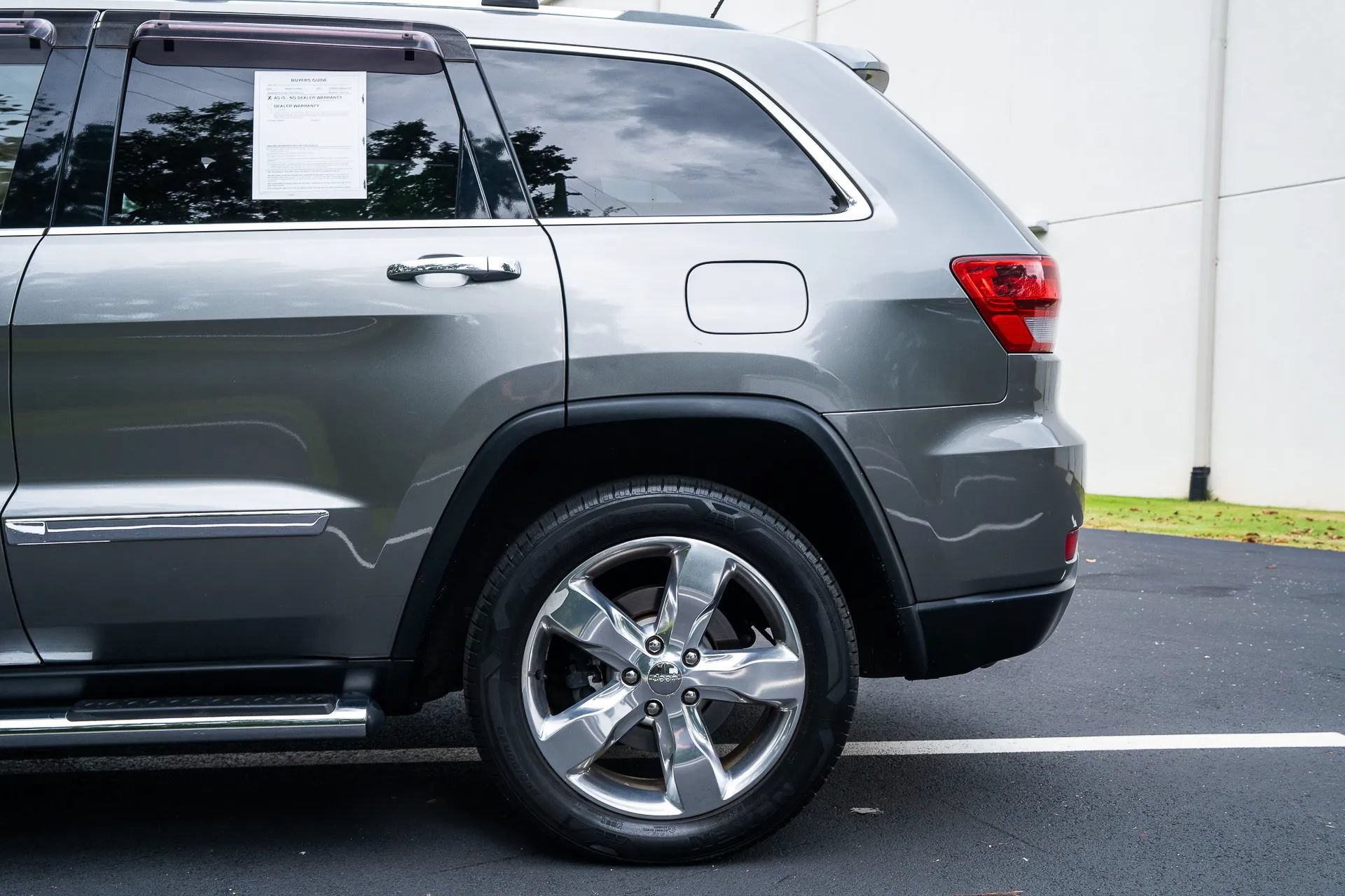 Used 2011 Jeep Grand Cherokee Overland Summit AWD/4WD image 5