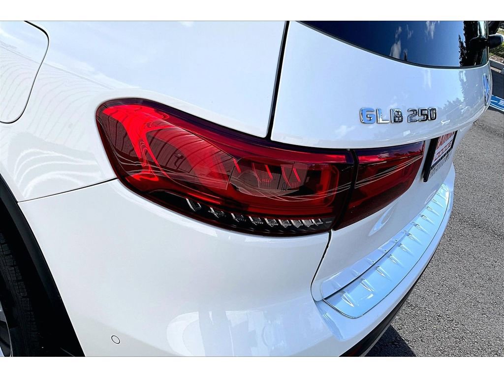 Used 2020 Mercedes-Benz GLB 250 w/ Premium Package image 29