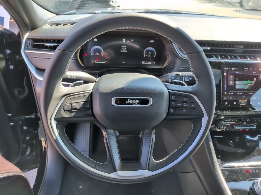 New 2025 Jeep Grand Cherokee L Altitude image 23