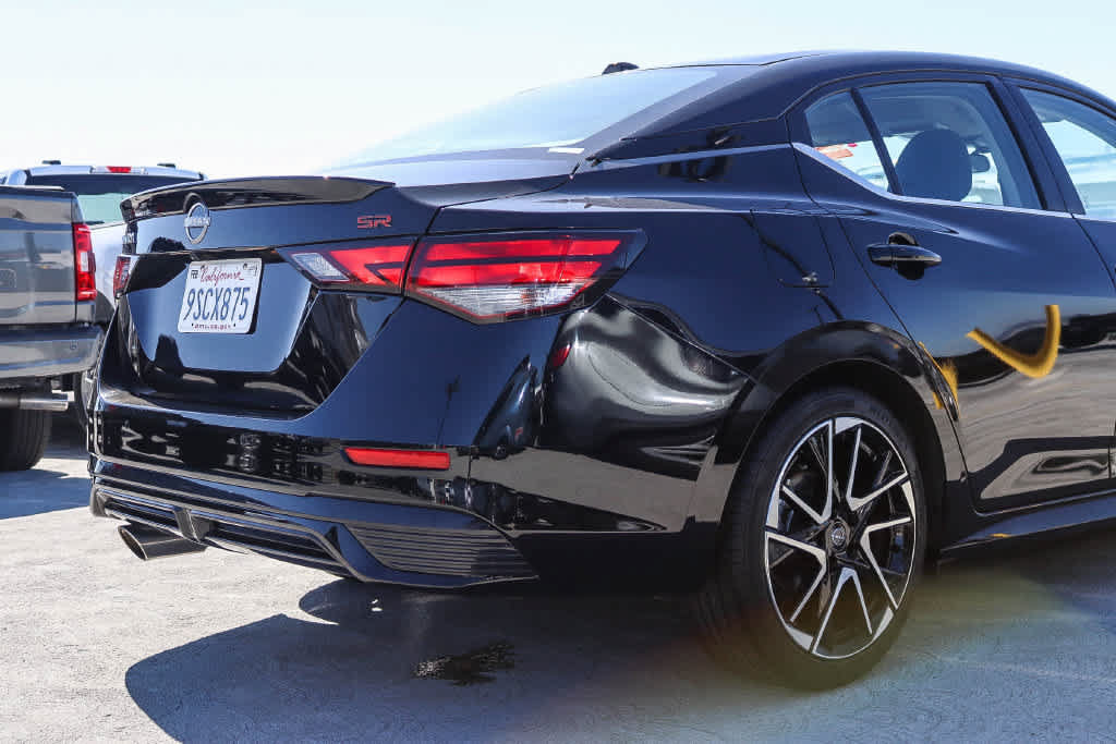 Used 2025 Nissan Sentra SR FWD image 9
