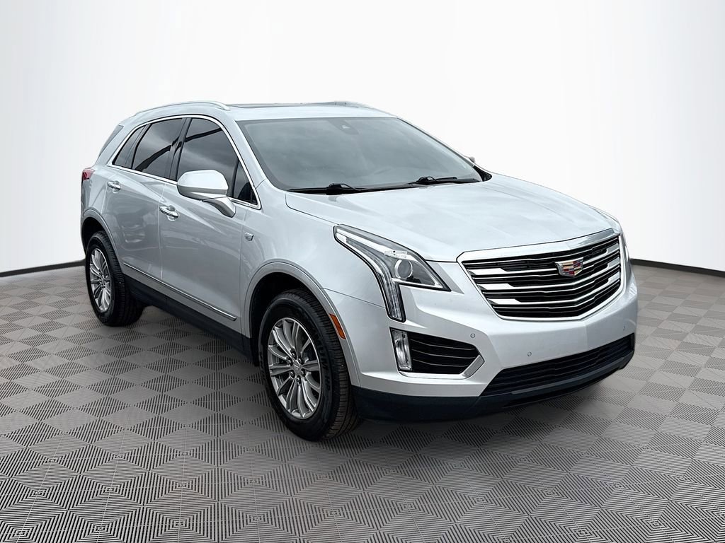 Used 2018 Cadillac XT5 Luxury w/ Driver Awareness Package FWD image 4