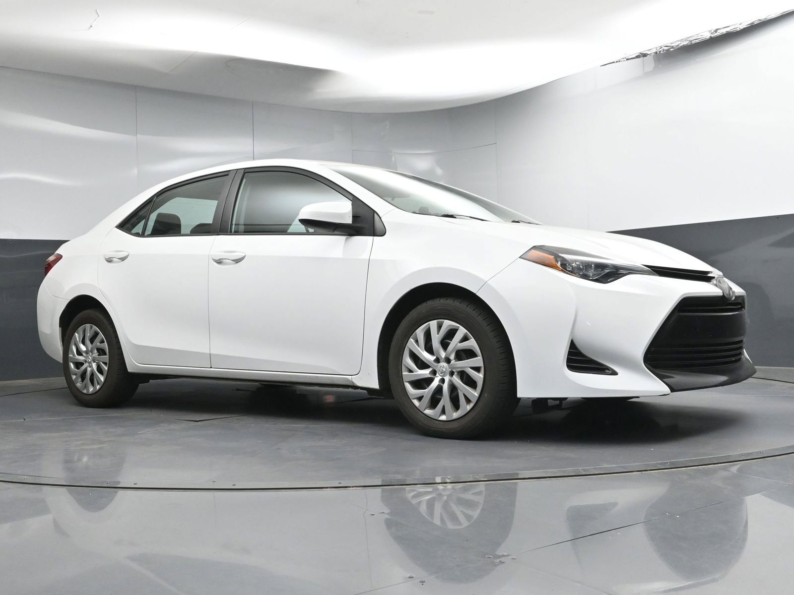 Used 2019 Toyota Corolla LE image 22