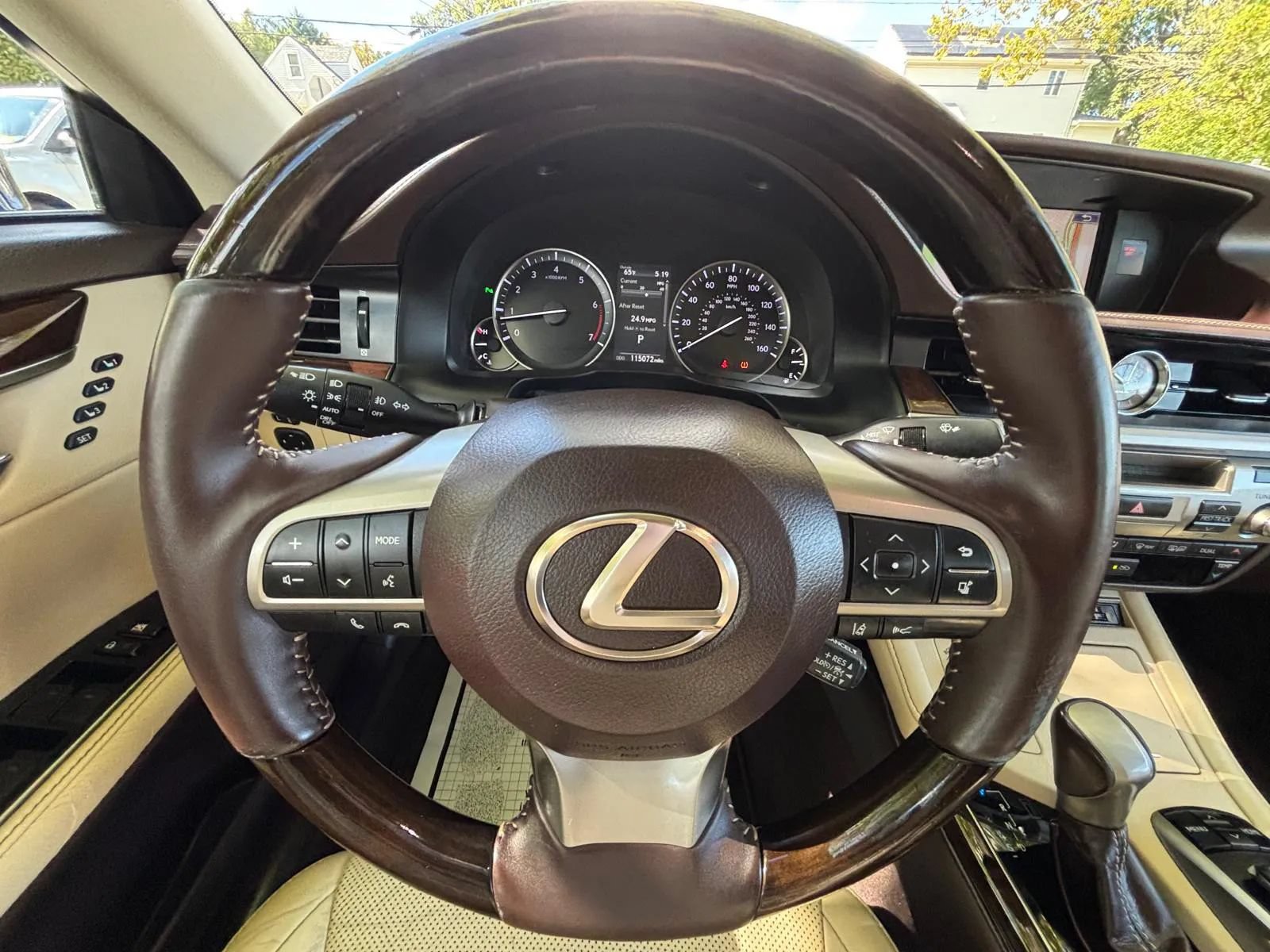Used 2016 Lexus ES 350 w/ Luxury Package w/Wood Trim FWD image 14