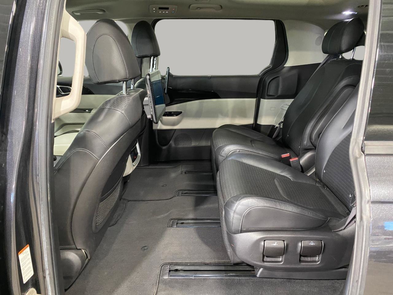 Used 2022 Kia Carnival SX Prestige image 9