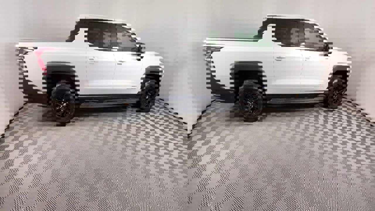 New 2025 Chevrolet Silverado EV LT image 69