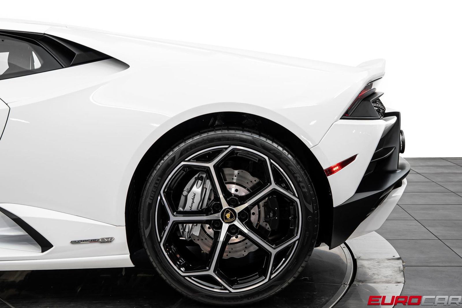 Used 2021 Lamborghini Huracan EVO RWD image 16
