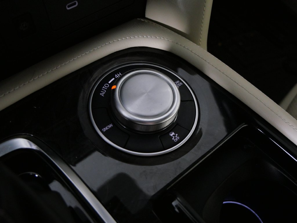 Used 2024 INFINITI QX80 Sensory AWD/4WD image 32
