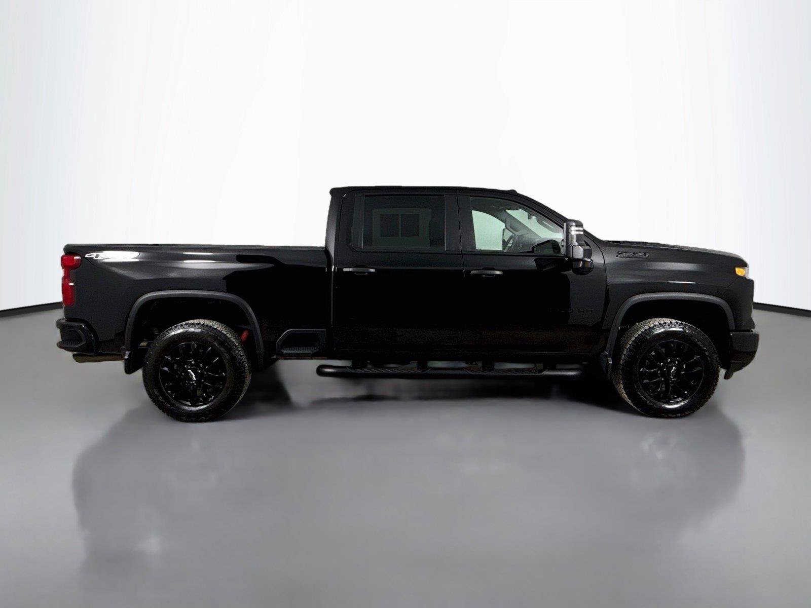 Used 2025 Chevrolet Silverado 2500 Custom w/ Custom Value Package AWD/4WD image 13