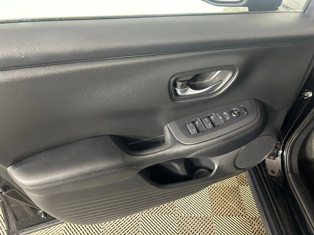 Used 2025 Honda HR-V LX image 11