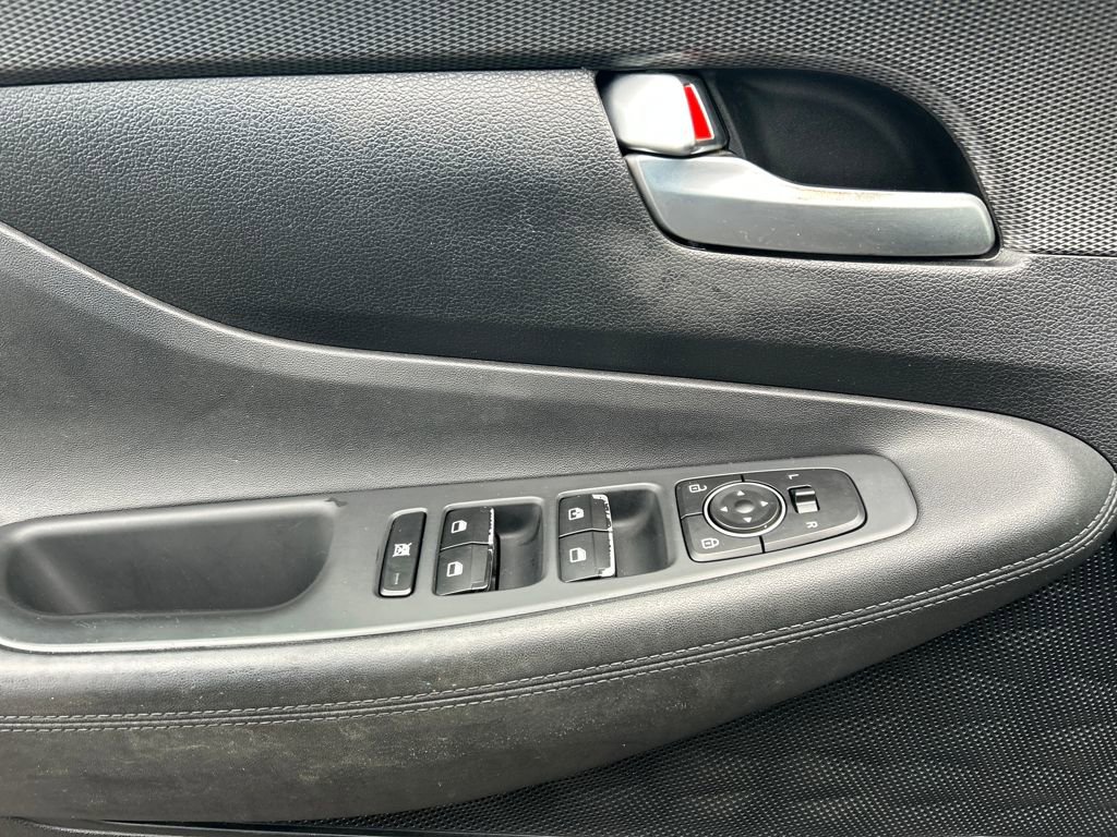 Used 2020 Hyundai Santa Fe SE w/ Cargo Package image 13