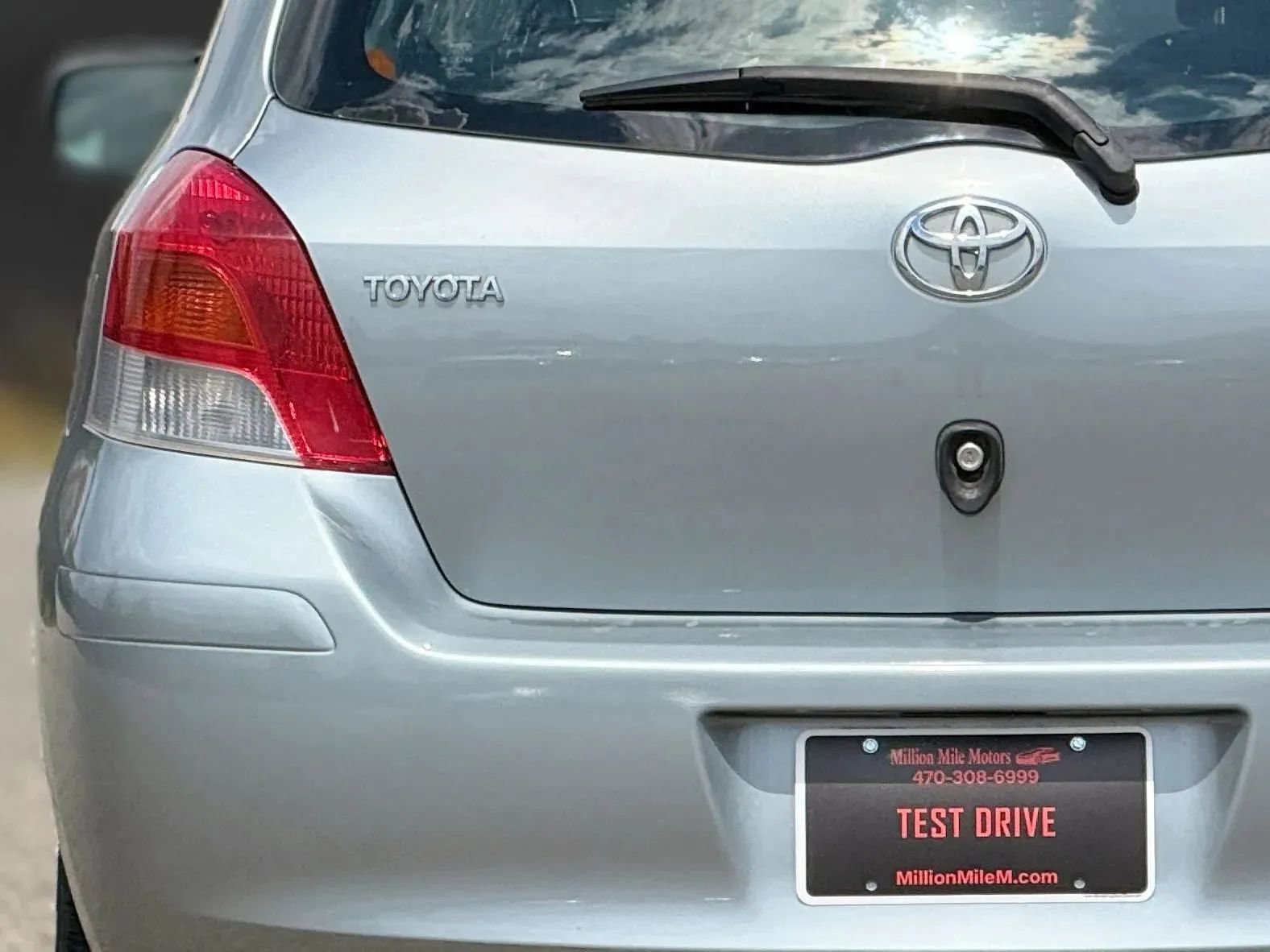 Used 2009 Toyota Yaris 2-Door Hatchback FWD image 13