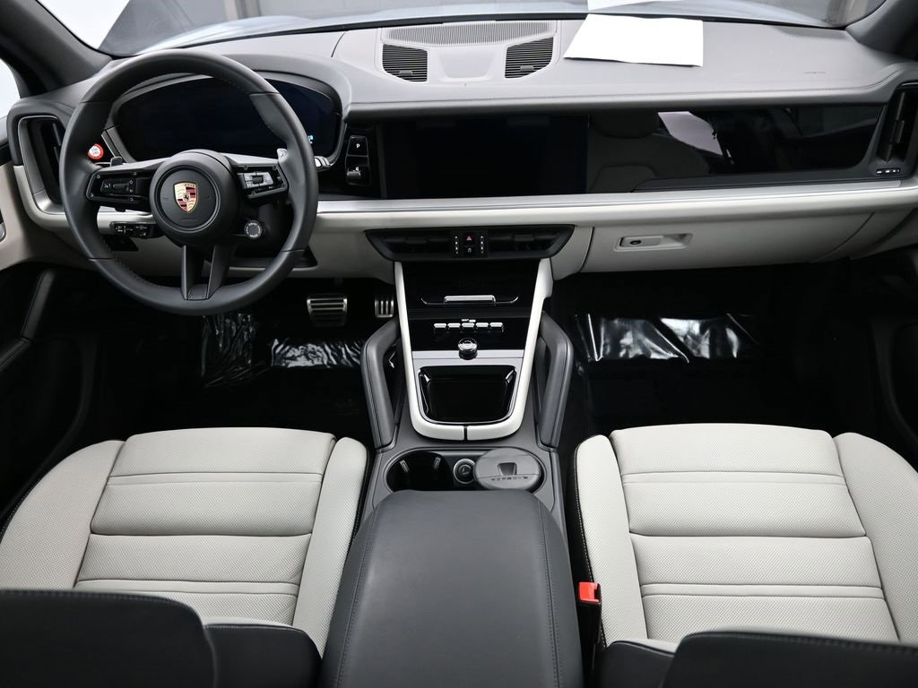 Used 2025 Porsche Cayenne S image 25