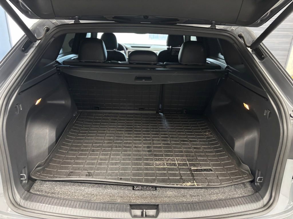 Used 2021 Volkswagen Atlas Cross Sport SEL R-Line image 12