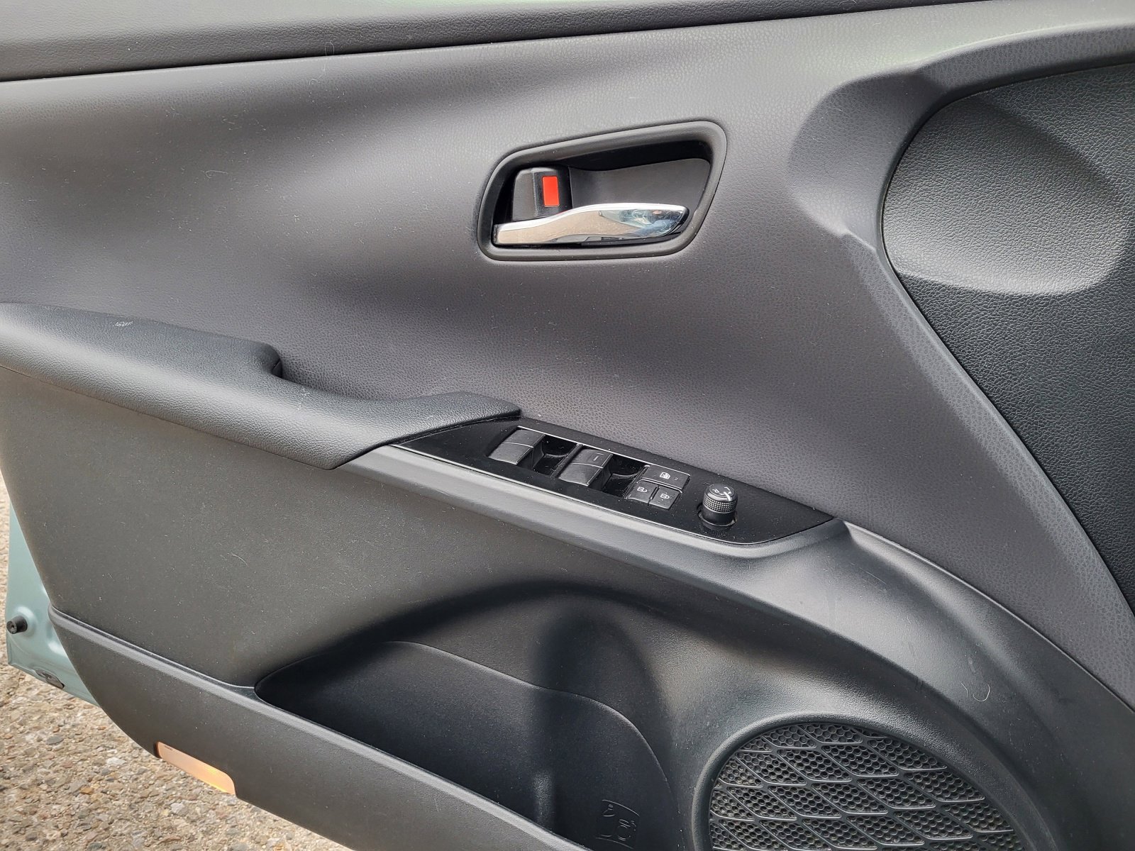 Used 2021 Toyota Prius XLE w/ Carpet Mat Package (TMS) image 13