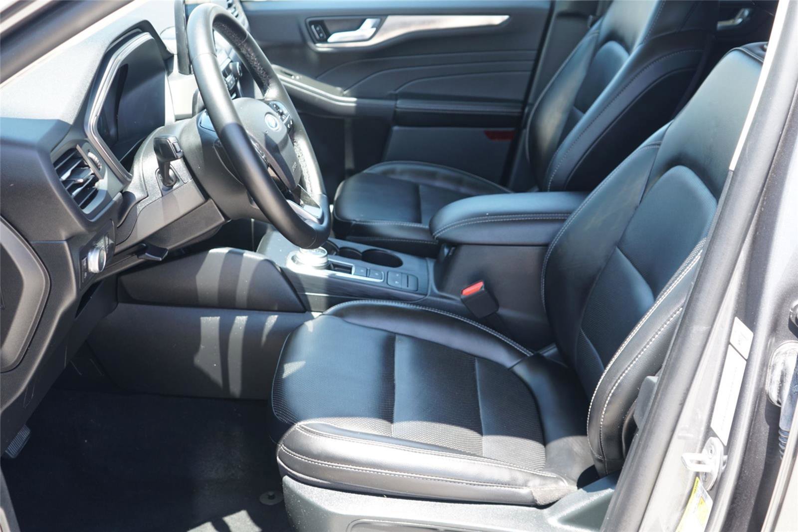 Used 2022 Ford Escape Titanium FWD image 10
