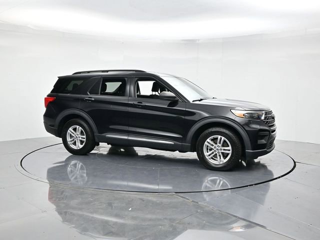 Used 2022 Ford Explorer XLT image 3