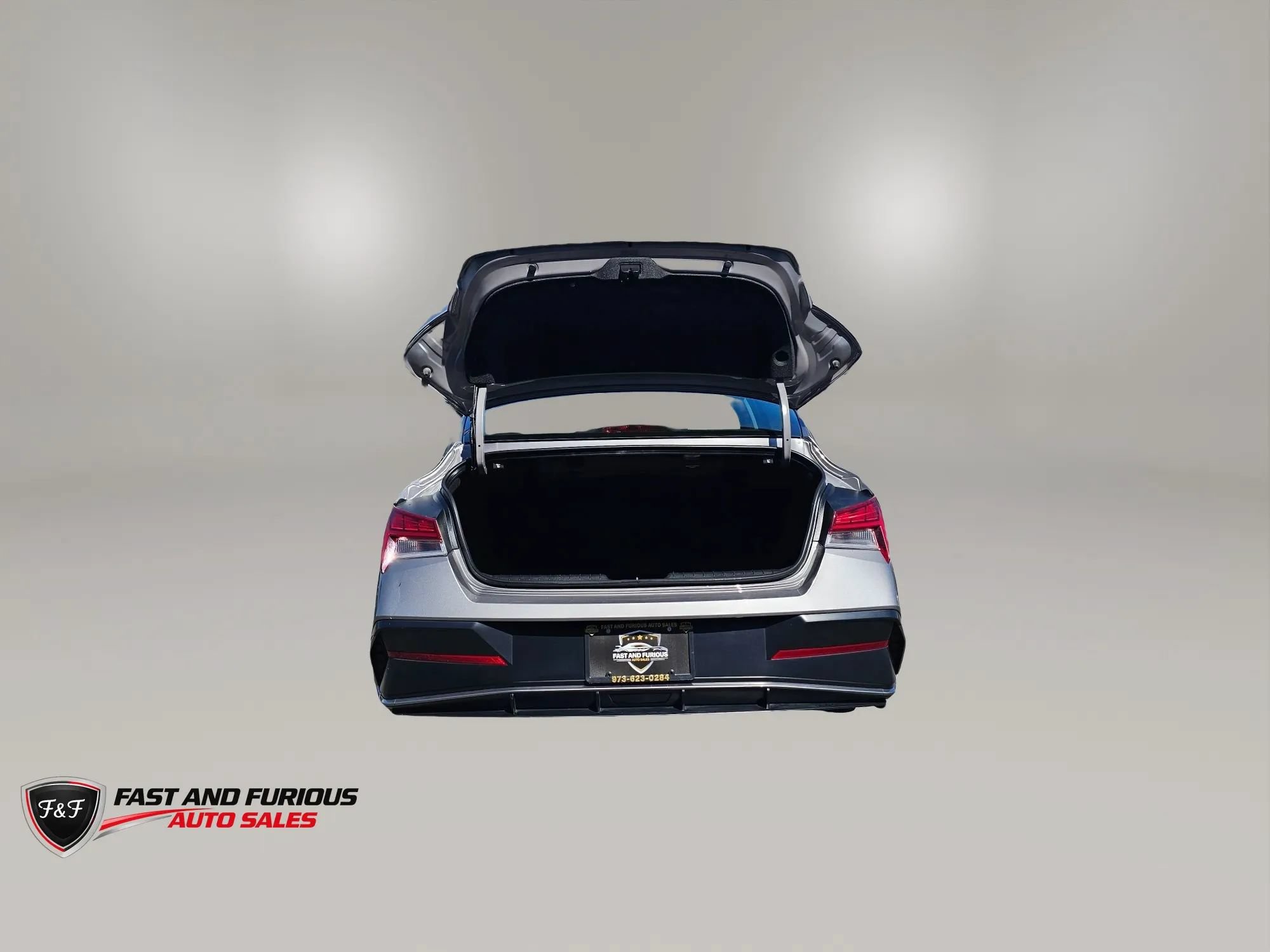 Used 2025 Hyundai Elantra Limited FWD image 8