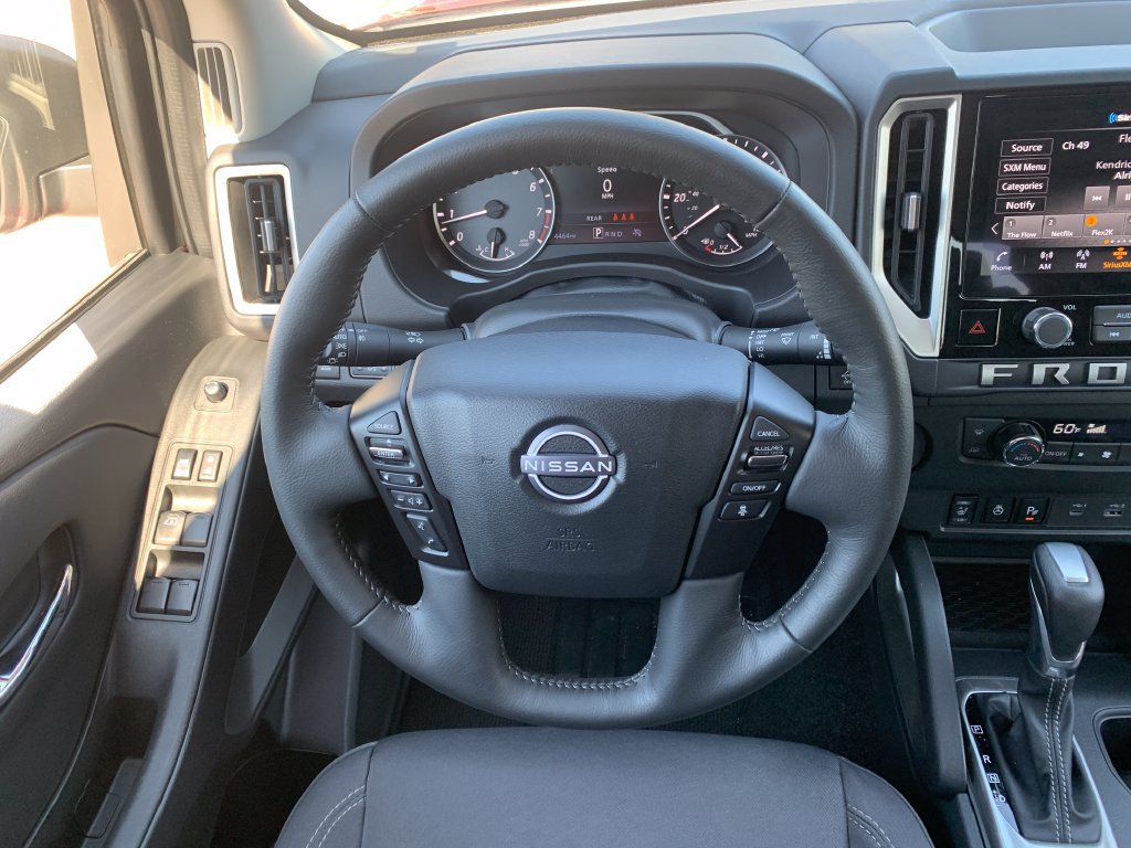 Used 2025 Nissan Frontier SV w/ SV Convenience Package RWD image 12