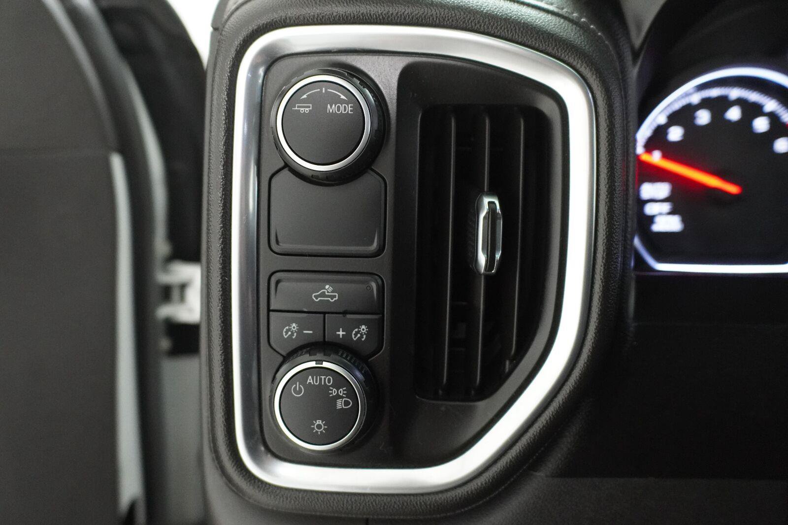 Used 2020 Chevrolet Silverado 1500 LT w/ Texas Edition RWD image 11