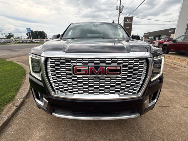 Used 2021 GMC Yukon Denali w/ Denali Premium Package AWD/4WD image 3