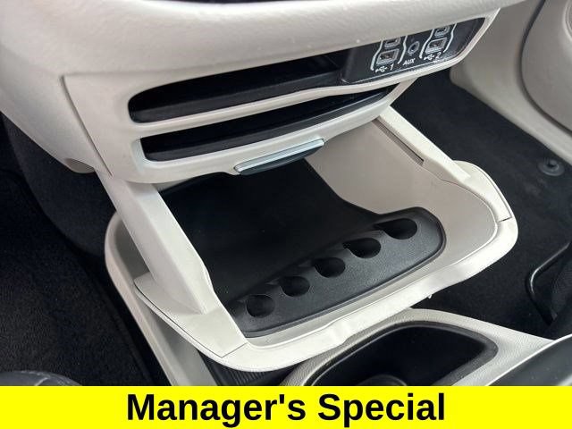 Used 2023 Chrysler Pacifica Touring-L FWD image 23
