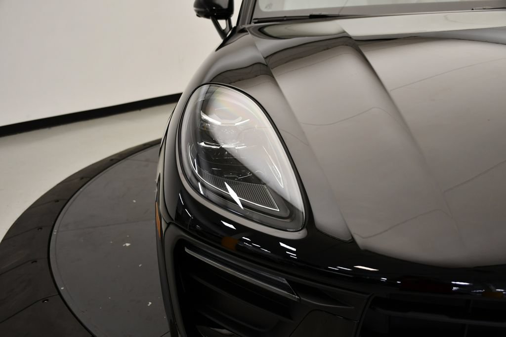 Certified 2026 Porsche Macan Turbo AWD/4WD image 14
