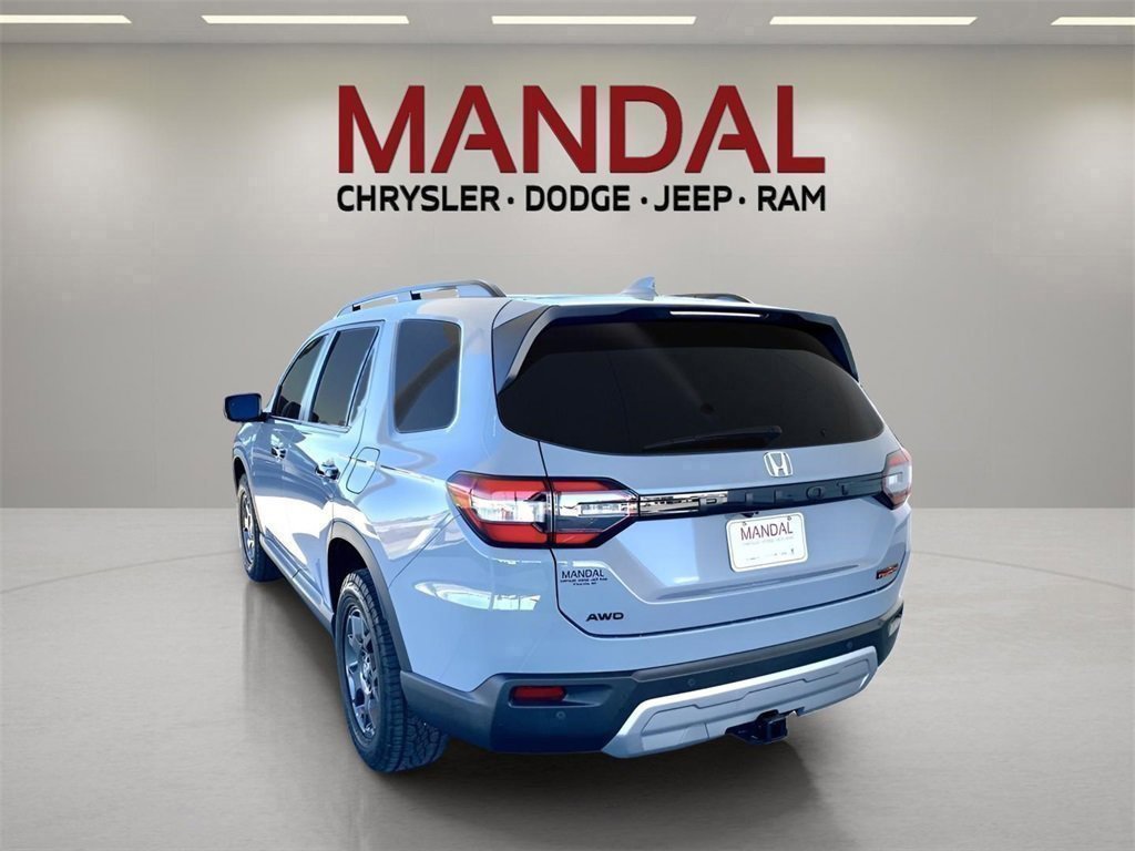 Used 2025 Honda Pilot TrailSport image 8