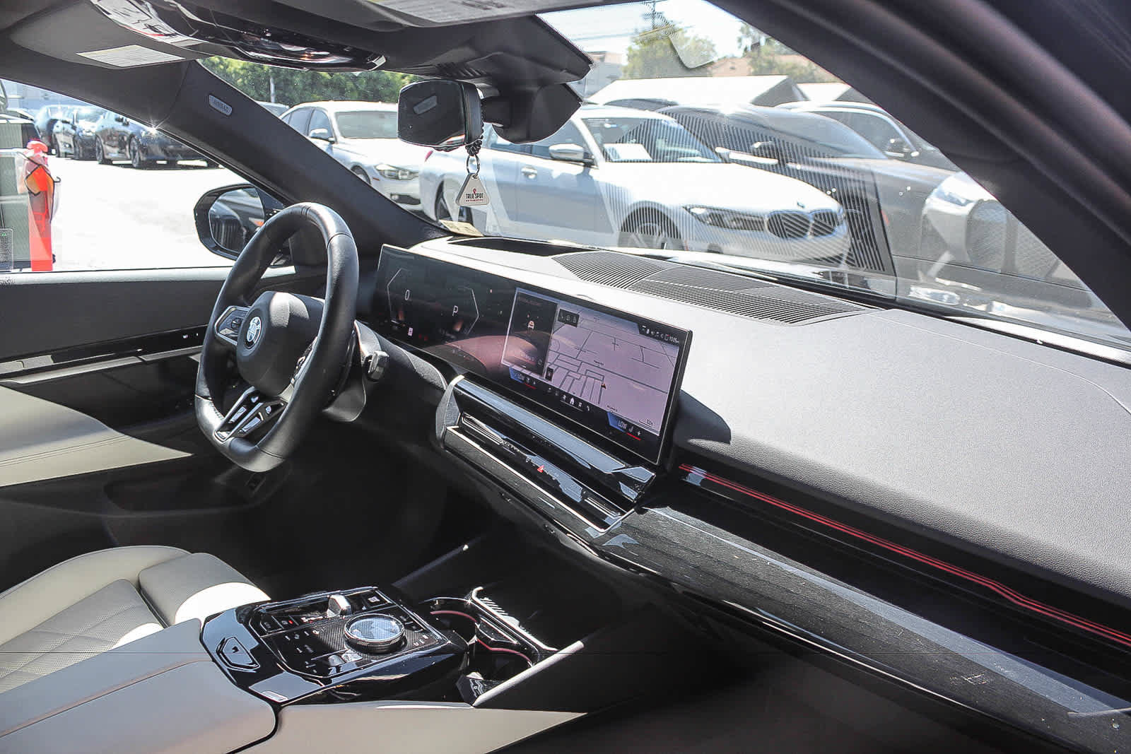 Used 2026 BMW 530i w/ M Sport Package RWD image 15
