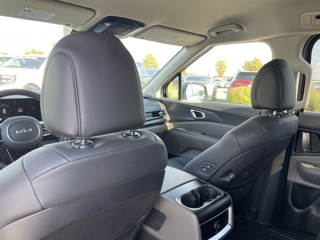 New 2026 Kia Carnival EX image 27