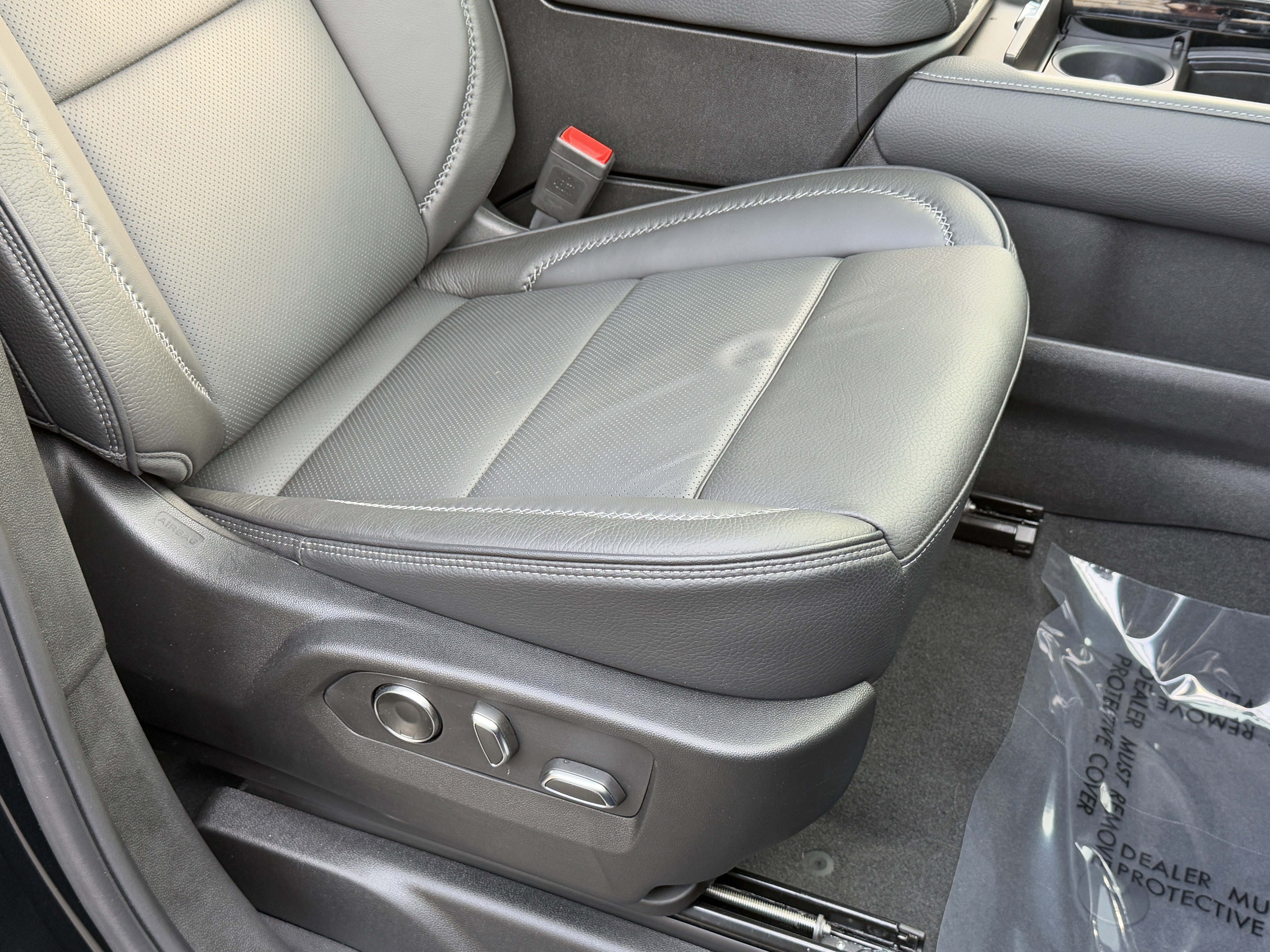 Used 2023 GMC Yukon XL Denali image 23