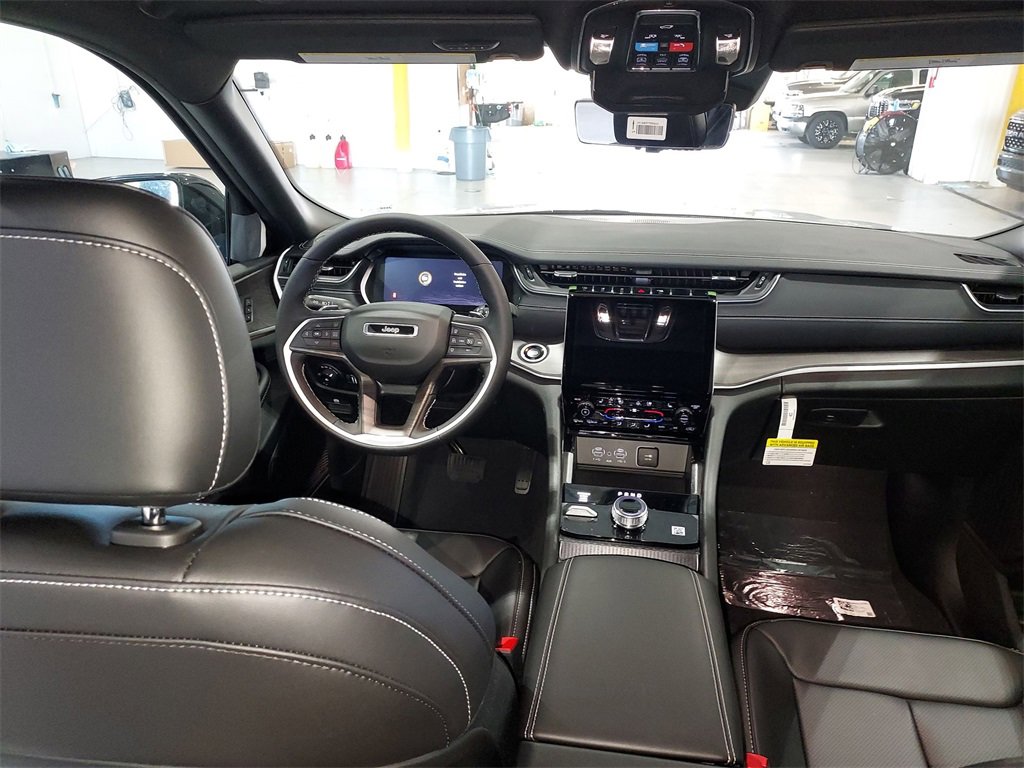 New 2025 Jeep Grand Cherokee Limited w/ Luxury Tech Group II image 15