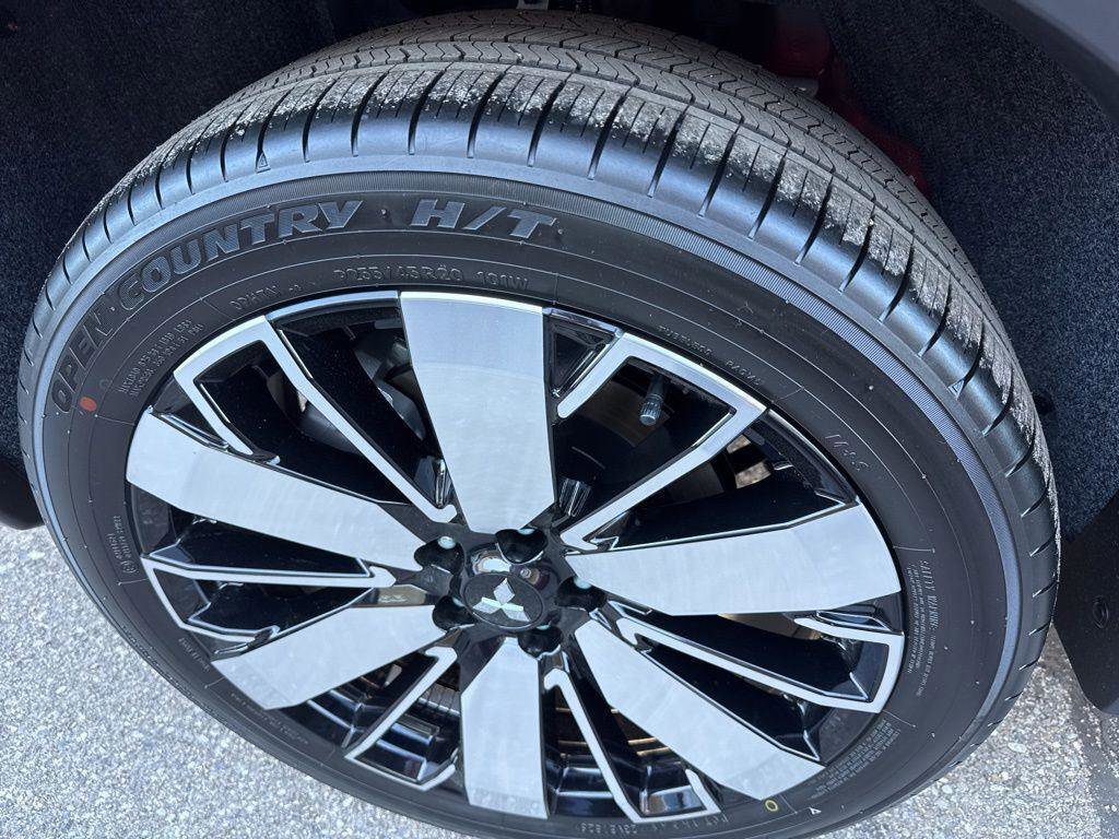 New 2026 Mitsubishi Outlander SEL FWD image 11