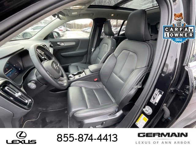 Used 2025 Volvo XC40 B5 Plus image 12