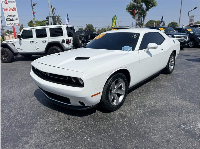 Used 2019 Dodge Challenger SXT image 3