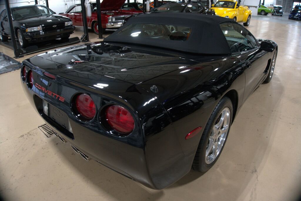 Used 2002 Chevrolet Corvette Convertible w/ Preferred Equipment Group2 image 5