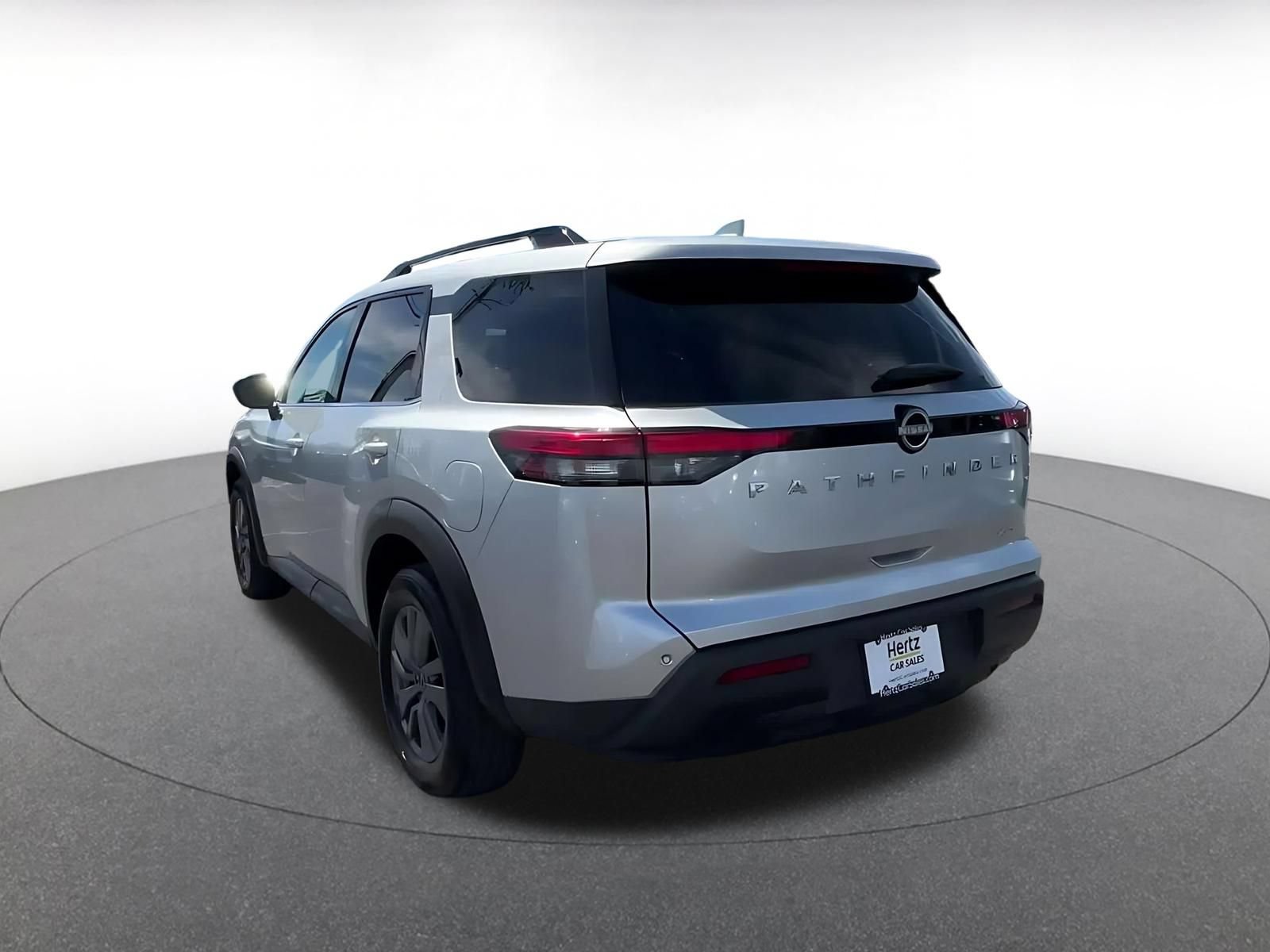 Used 2025 Nissan Pathfinder SV AWD/4WD image 10
