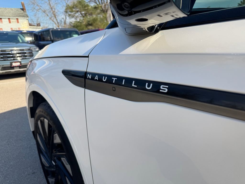Used 2024 Lincoln Nautilus Reserve w/ Equipment Group 203A image 16