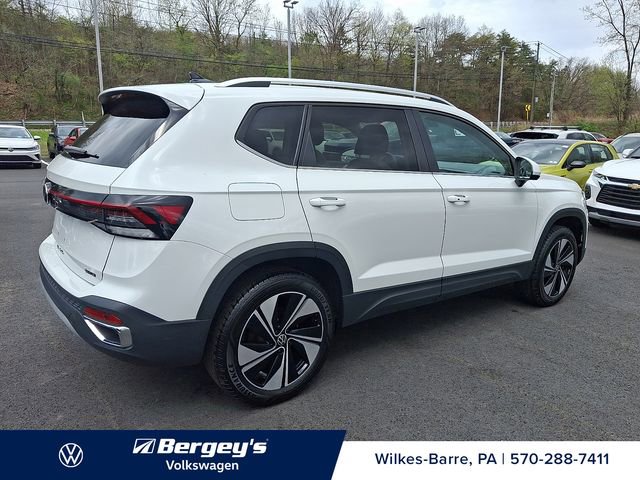 Used 2025 Volkswagen Taos SE AWD/4WD image 5