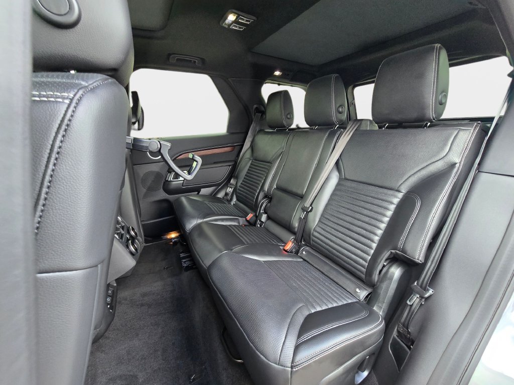 New 2026 Land Rover Discovery Dynamic SE AWD/4WD image 14