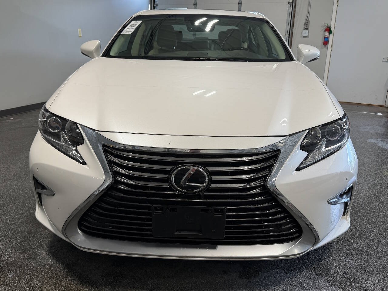 Used 2017 Lexus ES 350 w/ Premium Package FWD image 5
