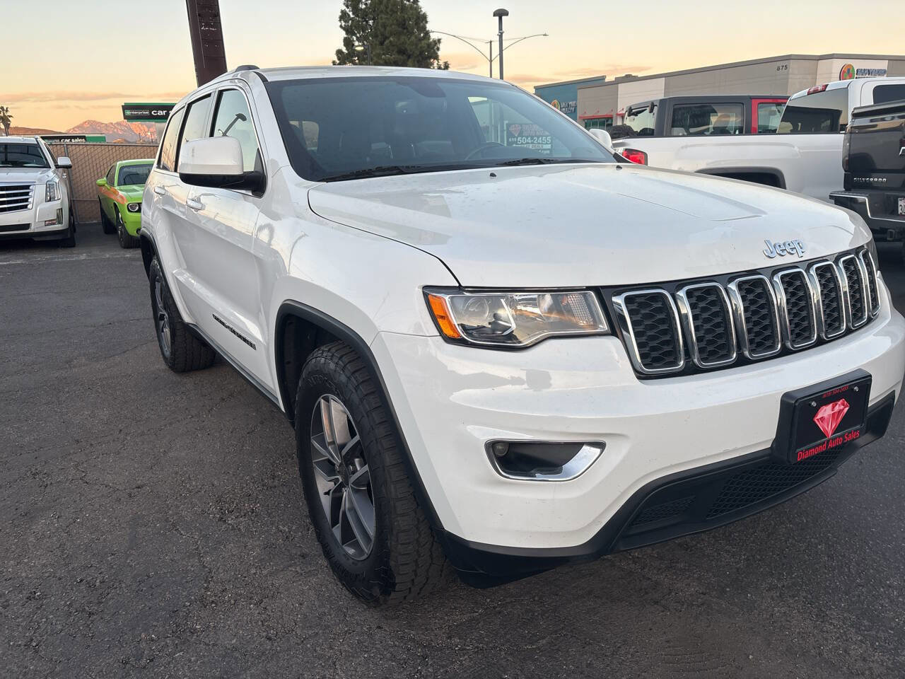 Used 2019 Jeep Grand Cherokee Laredo w/ Laredo X Package RWD image 4
