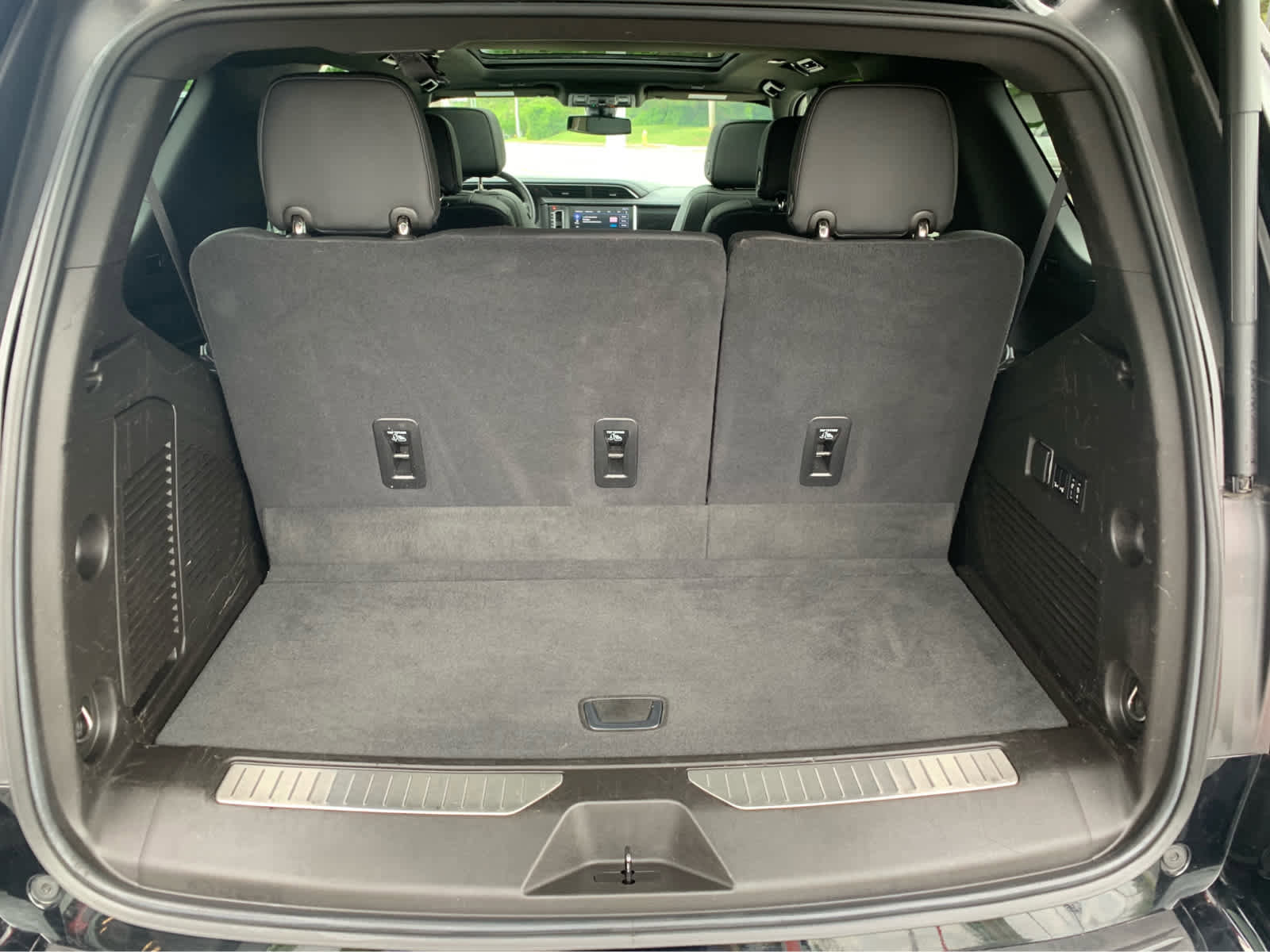 Used 2021 GMC Yukon Denali AWD/4WD image 6