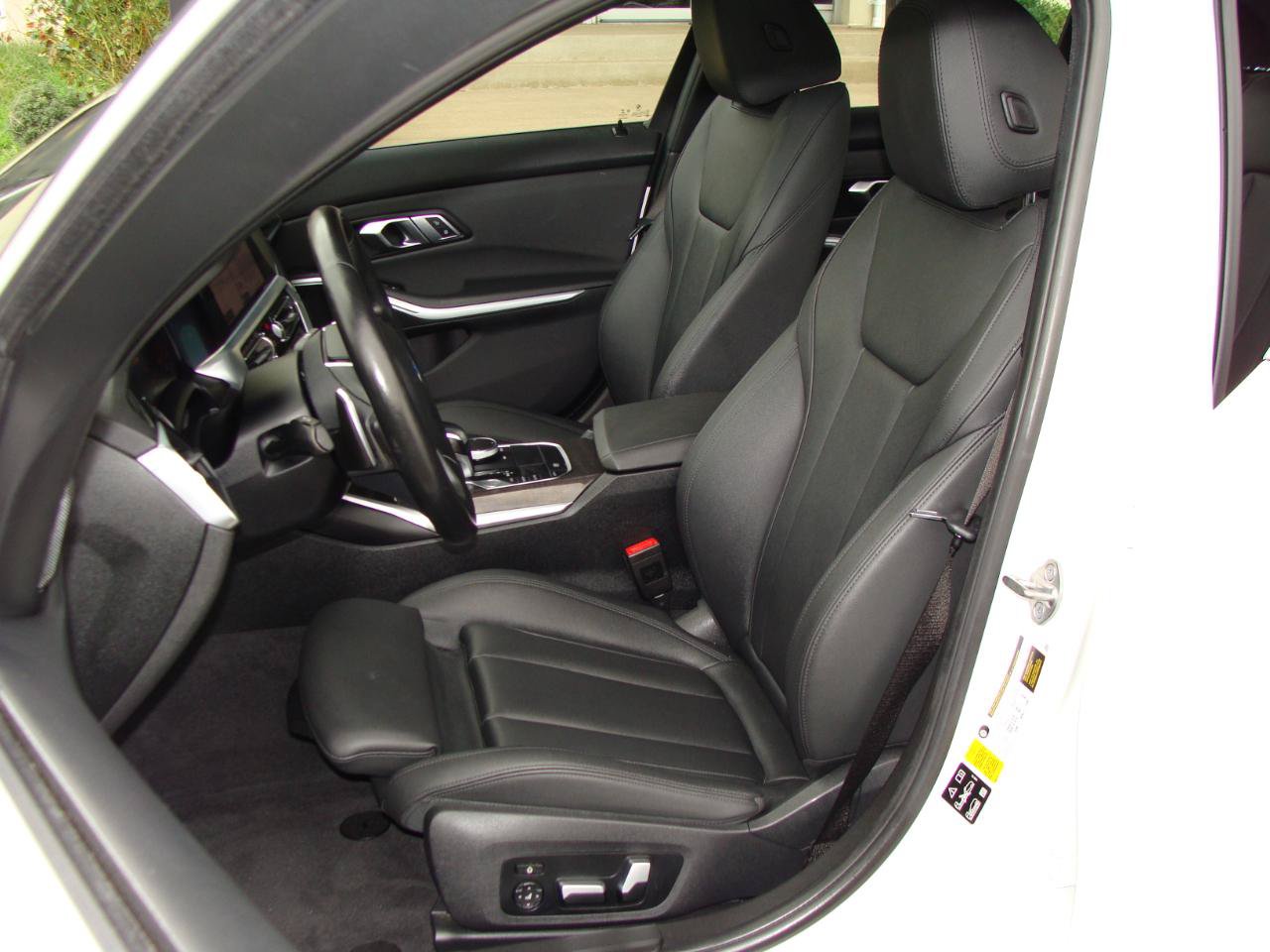 Used 2019 BMW 330i xDrive Sedan AWD/4WD image 7
