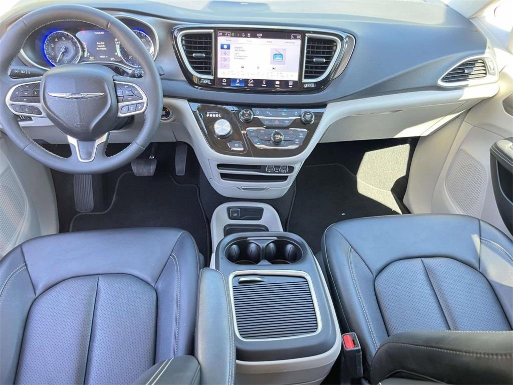 Used 2024 Chrysler Pacifica Touring-L image 24