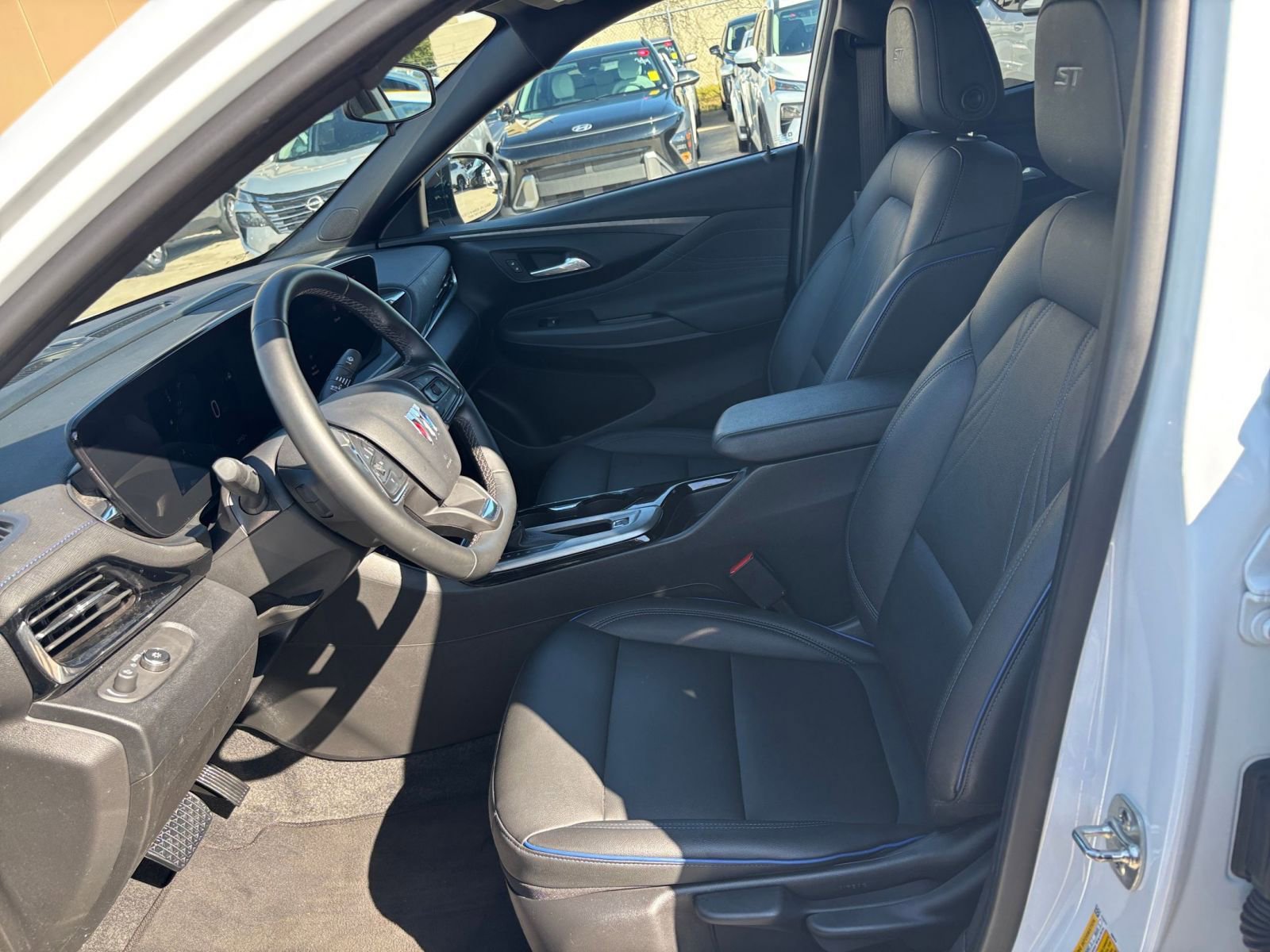 Used 2025 Buick Envista Sport Touring image 25