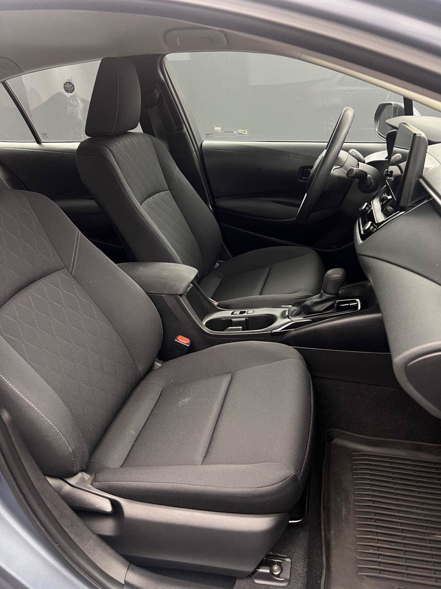 Used 2025 Toyota Corolla LE w/ Convenience Package FWD image 19