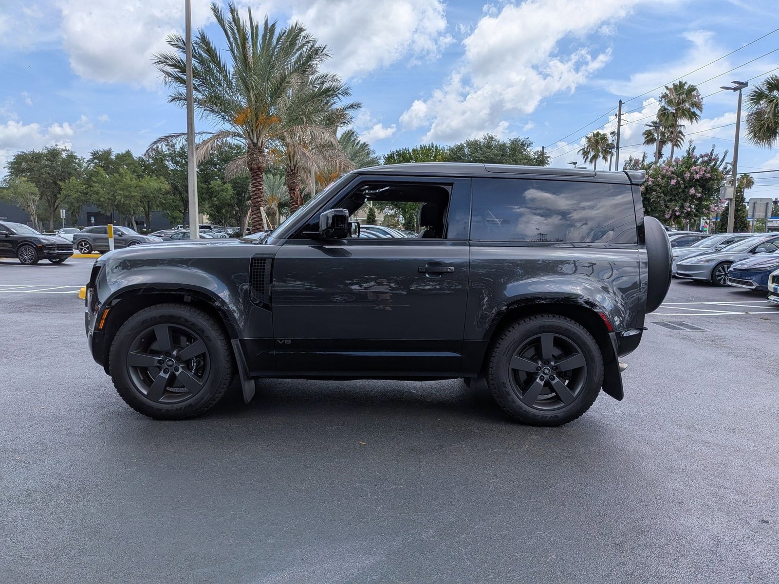 Used 2024 Land Rover Defender 90 V8 AWD/4WD image 2